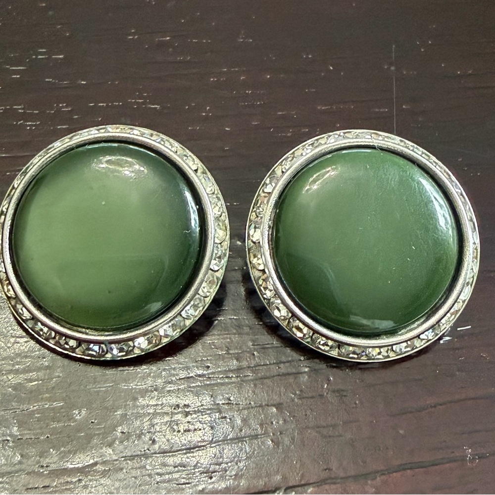Lisner vintage rhinestone thermoset clip on earring green with silver tone